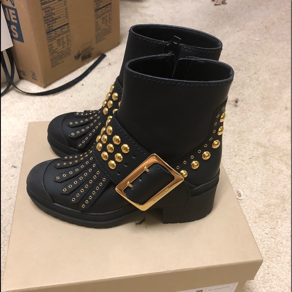 Price is firm. !!Burberry boot!
